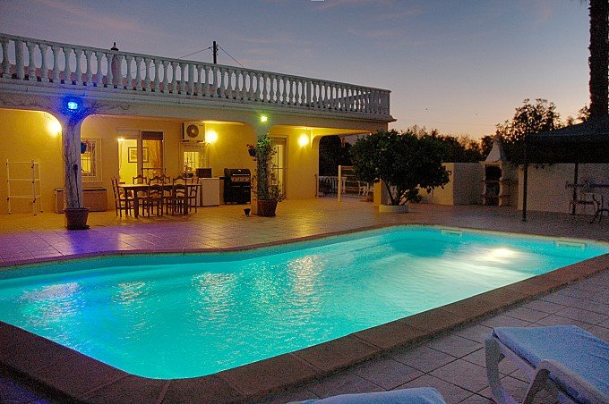 3 bed Algarve farmhouse with pool, buildings and land